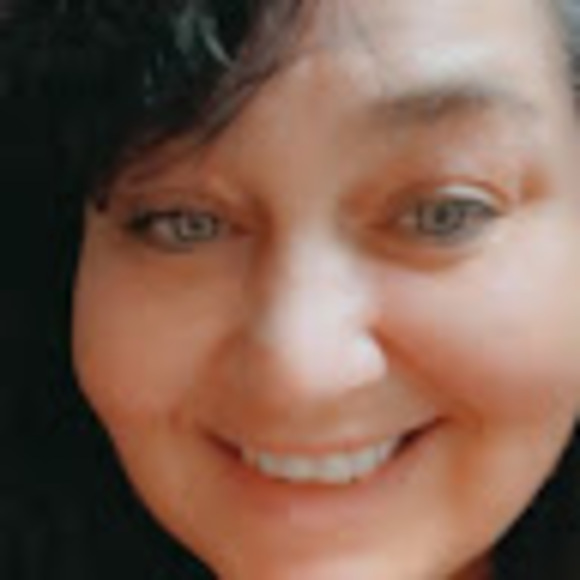 Meet your Posher, Stephanie - Picture 1 of 1